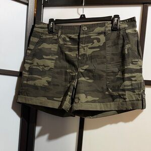Women's Camo Cargo Shorts - Olive Green